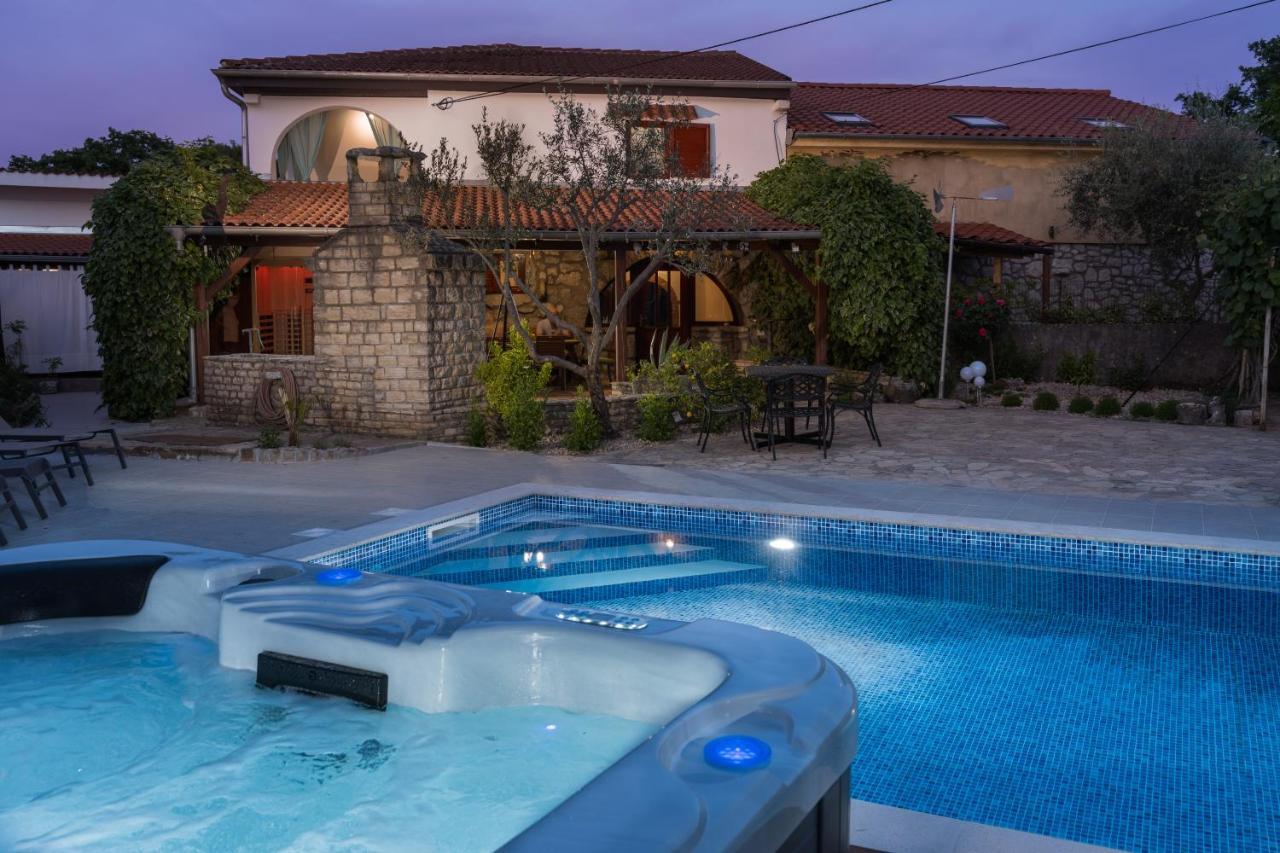 Stone Lady Holiday Home With Pool&Hot Tub,Sauna,Bbq,Garden Rasopasno Eksteriør billede