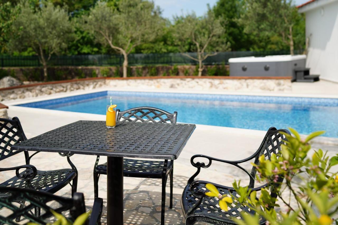 Stone Lady Holiday Home With Pool&Hot Tub,Sauna,Bbq,Garden Rasopasno Eksteriør billede