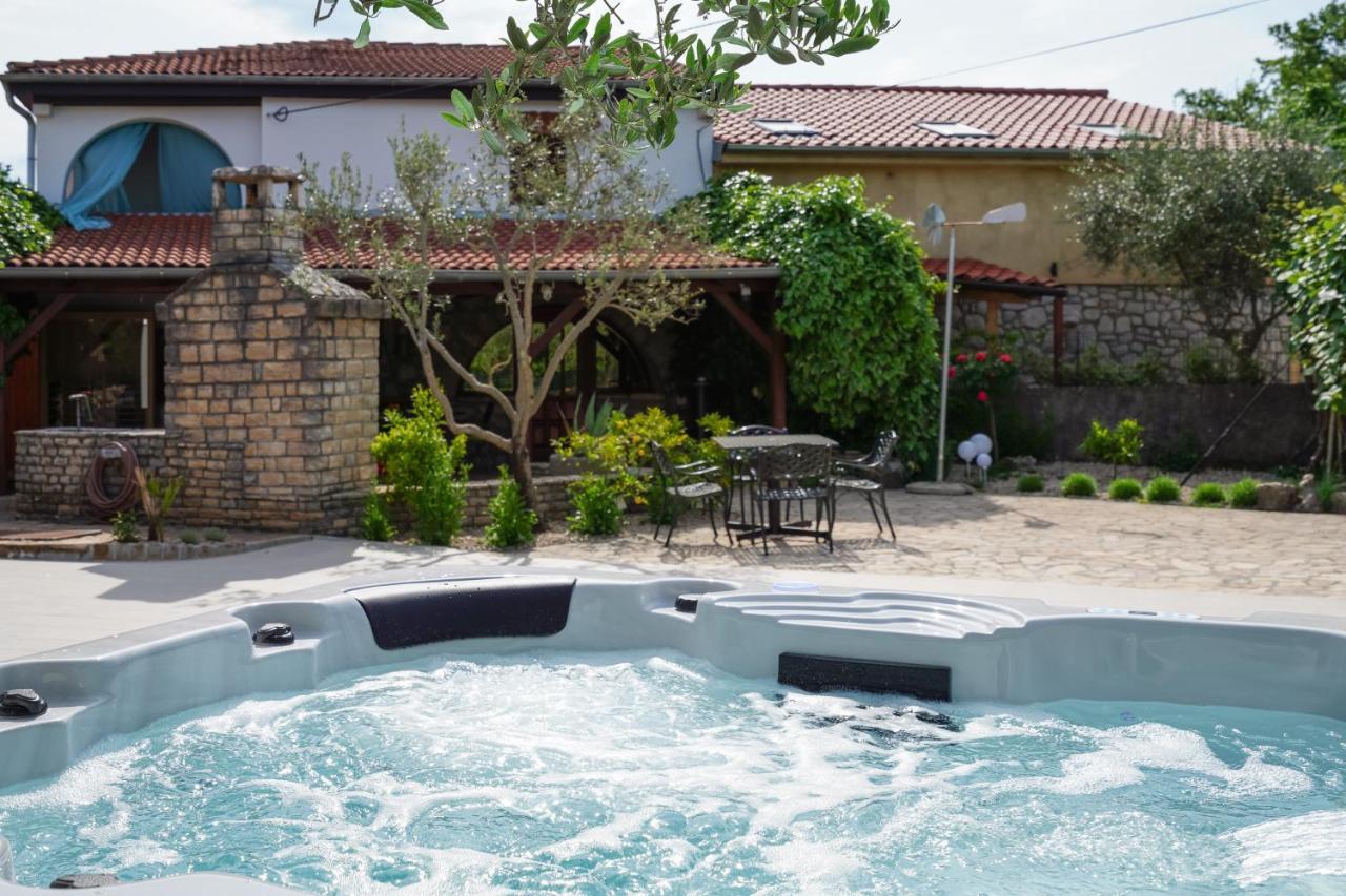 Stone Lady Holiday Home With Pool&Hot Tub,Sauna,Bbq,Garden Rasopasno Eksteriør billede